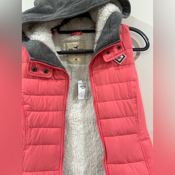 Hollister coral and White Sherpa-Lined Vest size M - Picture 3 of 6
